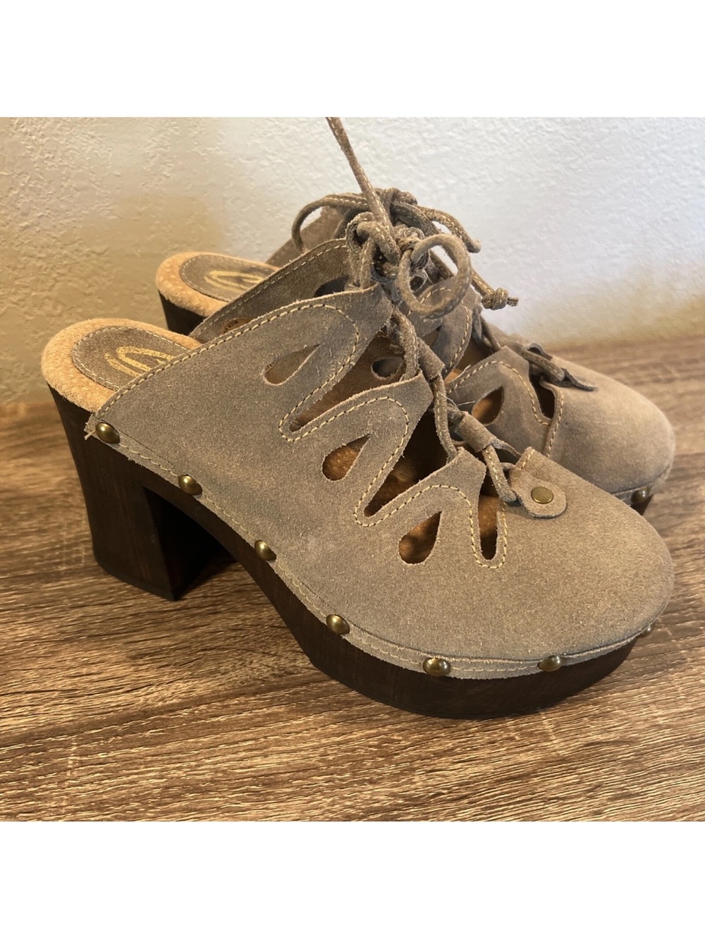 Sbicca Vintage Wood Clogs Taupe Suede Slip On 4" Heels Platform Retro Size 9